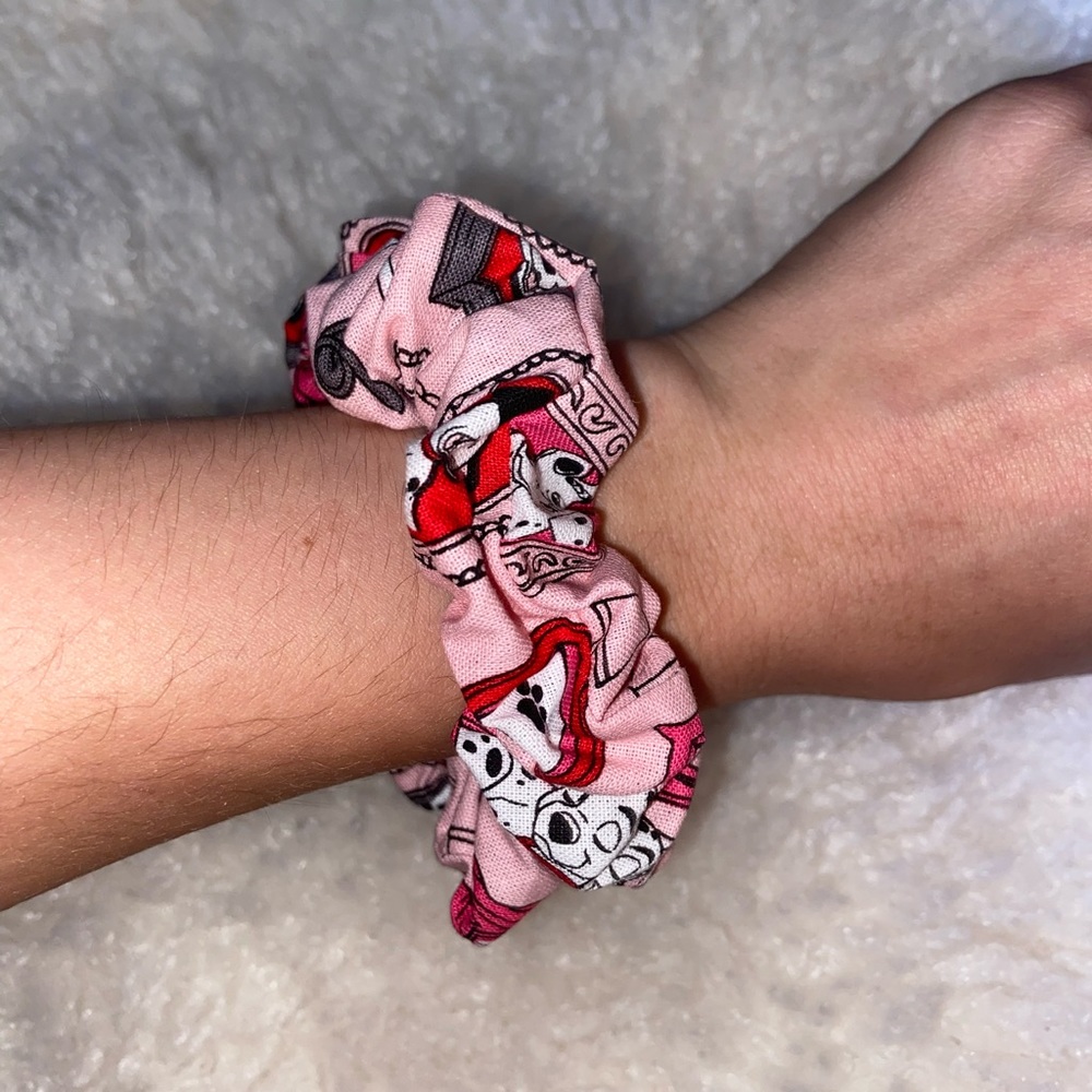 2 handmade 101 dalmatians scrunchies 🩷 - Picture 4 of 5